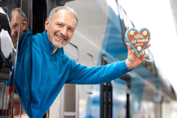 E-Roller Mitnahme in der WESTbahn unterhalb des Sitzplatzes